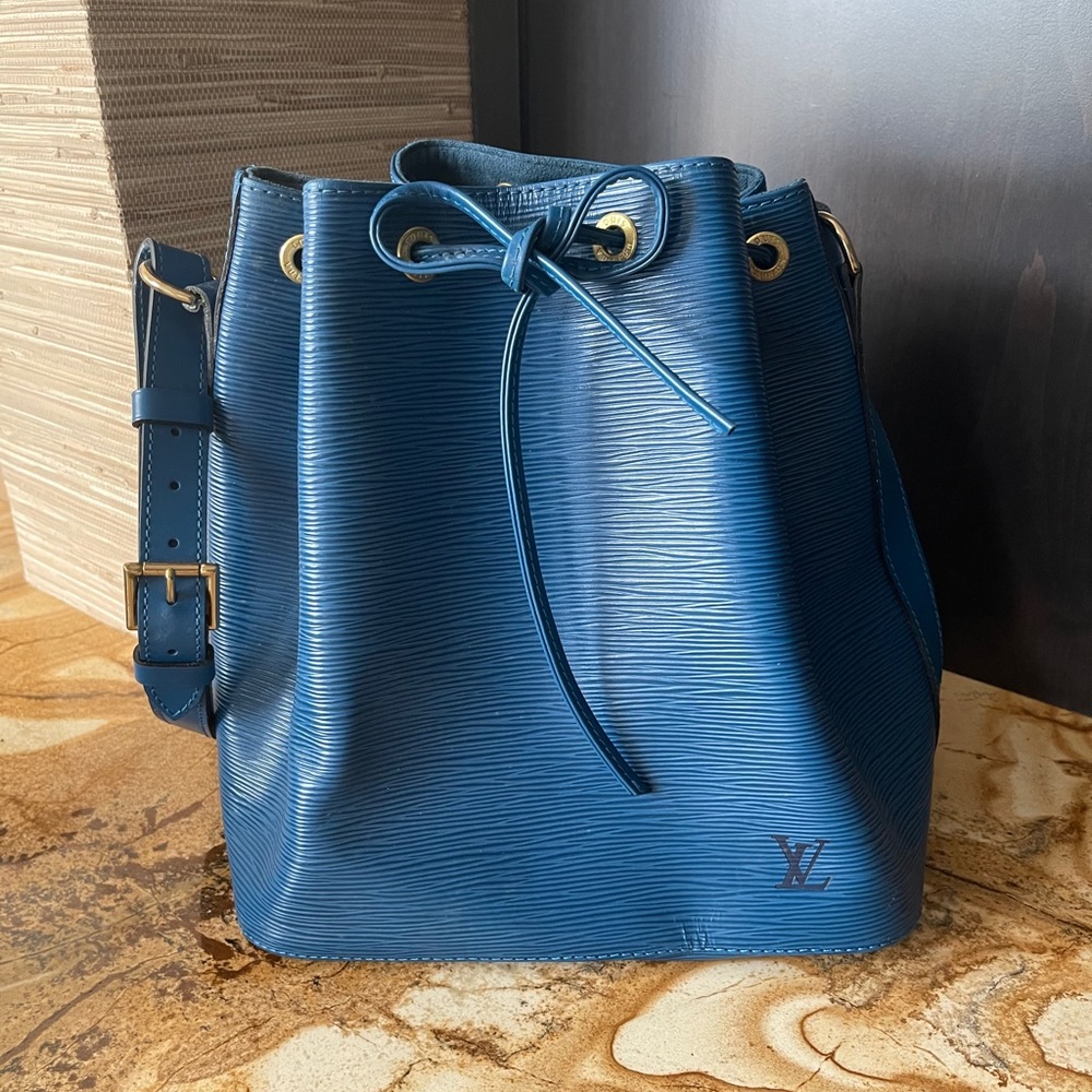 Louis Vuitton Noe Drawstring bag Blue epi toledo💙